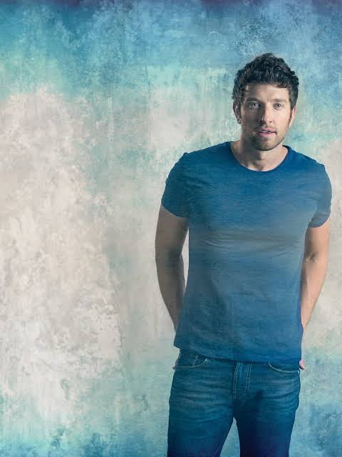 Kelly Clarkson and Brett Eldredge